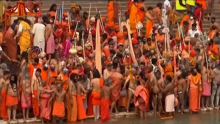 102 pilgrims and 18 saints corona positive in Haridwar kumbh Haridwar Kumbh: महाकुंभ में कोरोना विस्फोट, 18 साधु-100 से ज्यादा श्रद्धालु कोरोना पॉजिटिव निकले, प्रशासन में हड़कंप