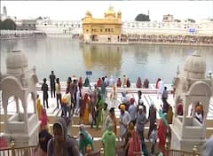 ਵਿਸਾਖੀ ਮੌਕੇ ਸ੍ਰੀ ਦਰਬਾਰ ਸਾਹਿਬ ਵਿਖੇ ਸੀਸ ਨਿਵਾਉਣ ਪੁੱਜੀਆਂ ਸੰਗਤਾਂ