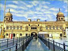 पाकिस्तान के गुरुद्वारों में दर्शन के लिए गए भारतीय सिखों का जत्था फंसा, उच्चायोग संपर्क में