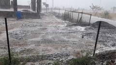 Hailstorms in Satara | सातारा जिल्ह्यात अनेक ठिकाणी गारांचा तुफान पाऊस