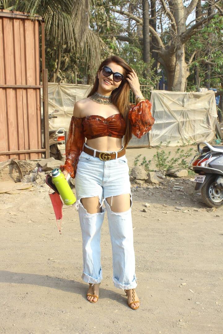 ये एक्ट्रेस जब भी नज़र आती हैं मुस्कुराते हुए फैंस के लिए पोज देती हैं और उन्हें अपना दीवाना बना देती हैं.