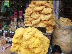 रमजान पर नजर आ रहा है कोरोना का साया, जानें- गोरखपुर और गाजियाबाद के बाजारों का हाल 