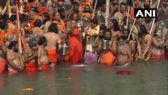 kumbh mela shahi snan | कुंभमेळ्यात तिसऱ्या शाही स्नानासाठी साधूंची एकच गर्दी; कोरोनाचे नियम पायदळी