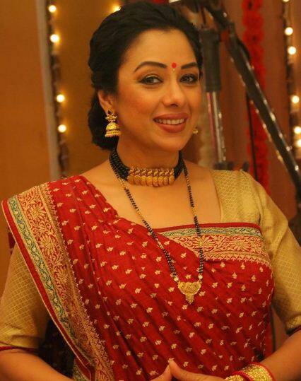 टीवी शो 'अनुपमा' में काम करने वाले कई लोग कोरोना संक्रमित पाए गए थे. शो की मुख्य एक्ट्रेस रूपाली गांगुली के कोरोना पॉजिटिव होने के बाद स्क्रिप्ट में बदलाव किया गया है.