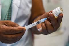 ভ্যাক্সিনের অভাব নেই, বলছে কেন্দ্র; চিন্তা বাড়াচ্ছে করোনার গ্রাফ