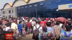 મુંબઈમાં 15 દિવસના કરફ્યુના અમલ પહેલાં શહેર છોડવા હજારો લોકો ઉમટ્યાં સ્ટેશને