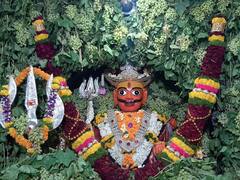 Jejuri Khanderaya | जेजुरीच्या खंडेरायाला द्राक्षांची आरास, पहा फोटो