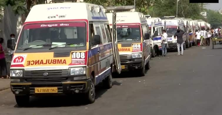 The reason for the ambulance line at Ahmedabad Civil Hospital, the superintendent himself said this is the reason .... અમદાવાદ સિવિલ હોસ્પિટલમાં કેમ લાગી એમ્બ્યુલન્સની લાઈન, ખુદ સુપ્રિટેન્ડેન્ટે જણાવ્યું આ કારણ....