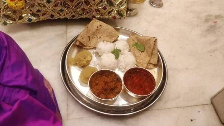 कोरोना महामारीच्या संकटामुळं स्वामी समर्थांचा प्रकट दिनही अगदी साधेपणानं साजरा केला जात आहे.