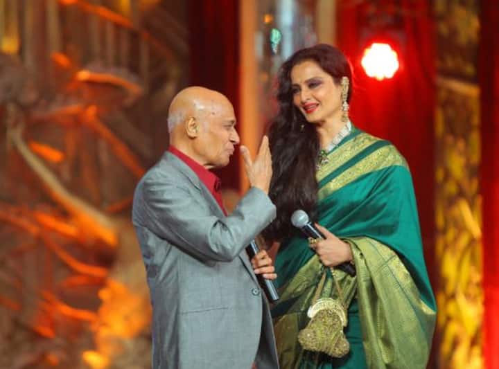 when rekha sings umrao jaan famous song while giving award to Khayyam जब खय्याम साहब को अवॉर्ड देते हुए शायराना हुई थीं Rekha, गाना गाया था -'मेरे लिये भी क्या कोई उदास बेक़रार है'?