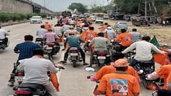 ખેસ પહેર્યો એટલે અમરપટ્ટો પહેરી લીધો ? સામાન્ય આદિવાસી માસ્ક ના પહેરે તો હજાર રૂપિયા દંડ કરનારી પોલીસ હવે કરશે કાર્યવાહી ?