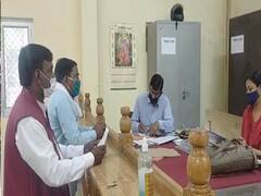 बाराबंकी में नामांकन के दौरान कोविड नियमों की सख्ती, मास्क-सोशल डिस्टेसिंग को लेकर प्रशासन मुस्तैद