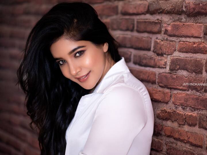 Actress Sakshi Agarwal