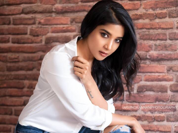 Actress Sakshi Agarwal