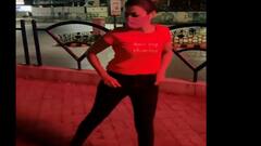 Rajkot માં નાઇટ કર્ફ્યૂમાં રોડ પર નીકળી યુવતીએ કર્યો ધમાકેદાર ડાન્સ, જુઓ વીડિયો