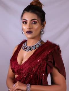 Rajkot: કરફ્યુનો ભંગ કરીને ફૂટપાથ પર ડાન્સ કરનારી યુવતીની પોલીસે કરી ધરપકડ ને પછી......જાણો નોંધાયો શાનો ગુનો ?