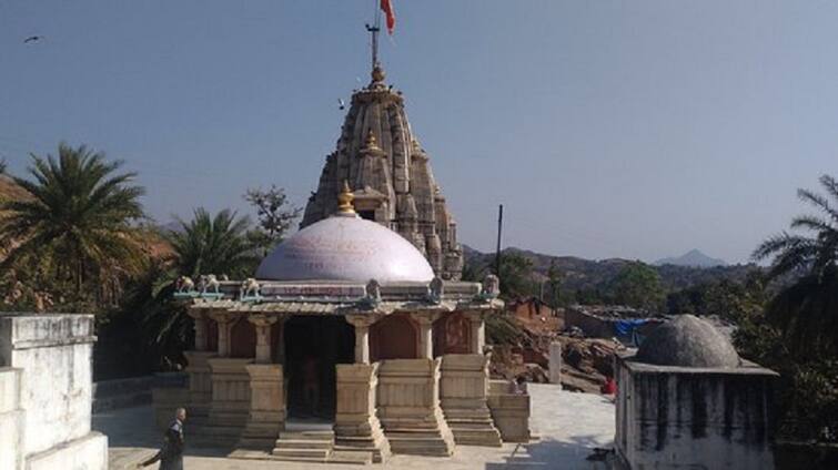 To whom did the Supreme Court order to hand over the ancient Koteshwar Hanuman Temple of Ambaji? Police went and took possession અંબાજીનું પ્રાચીન કોટેશ્વર હનુમાન મંદિર કોને સોંપવા સુપ્રીમ કોર્ટે કર્યું ફરમાન ? પોલીસે જઈને અપાવ્યો કબજો