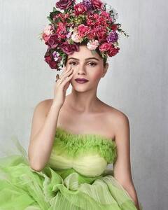 जब अजीब ड्रेस पहने दिखीं अभिनेत्रियां, Priyanka Chopra से लेकर Hina Khan तक ने अपने फैशन से किया निराश