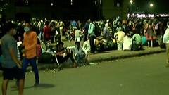 LTT station | मुंबईतील एलटीटी स्थानकाबाहेर परप्रांतीयांची मोठी गर्दी, गावी जाण्यासाठी लोकांची झुंबड