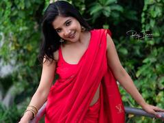 நடிகை சாக்ஷி அகர்வாலின் ஸ்டைலிஷ் புகைப்படங்கள்