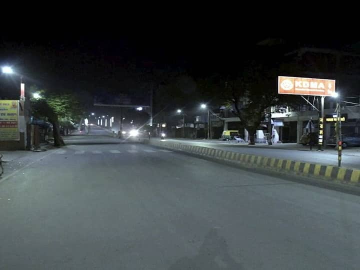 Night curfew time extended in all districts in Uttarakhand उत्तराखंड: सभी जिलों में बढ़ा नाइट कर्फ्यू का समय, जानें क्या है समय और क्या रहेगा खुला