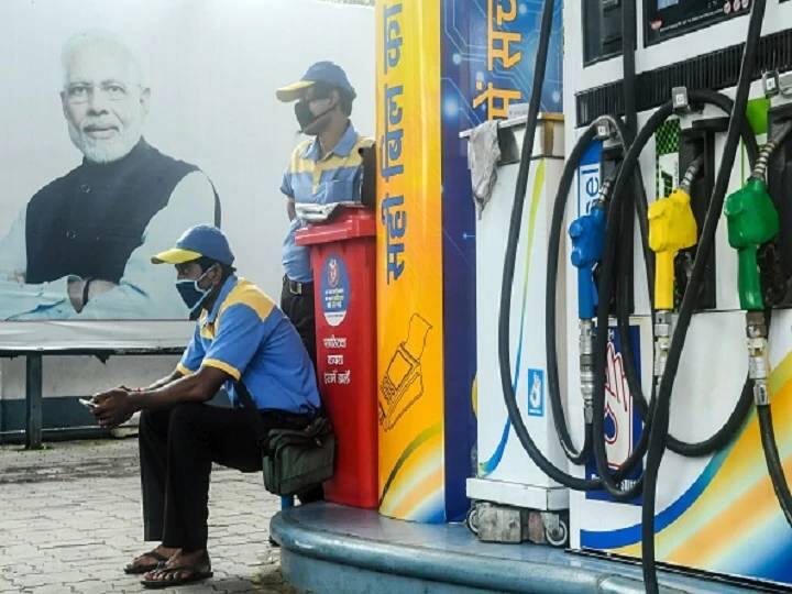 April 15th Chennai Petrol Diesel Price Updates petrol Diesel Price in  chennai சென்னையில் பெட்ரோல் டீசல் விலை குறையத் தொடங்கியது