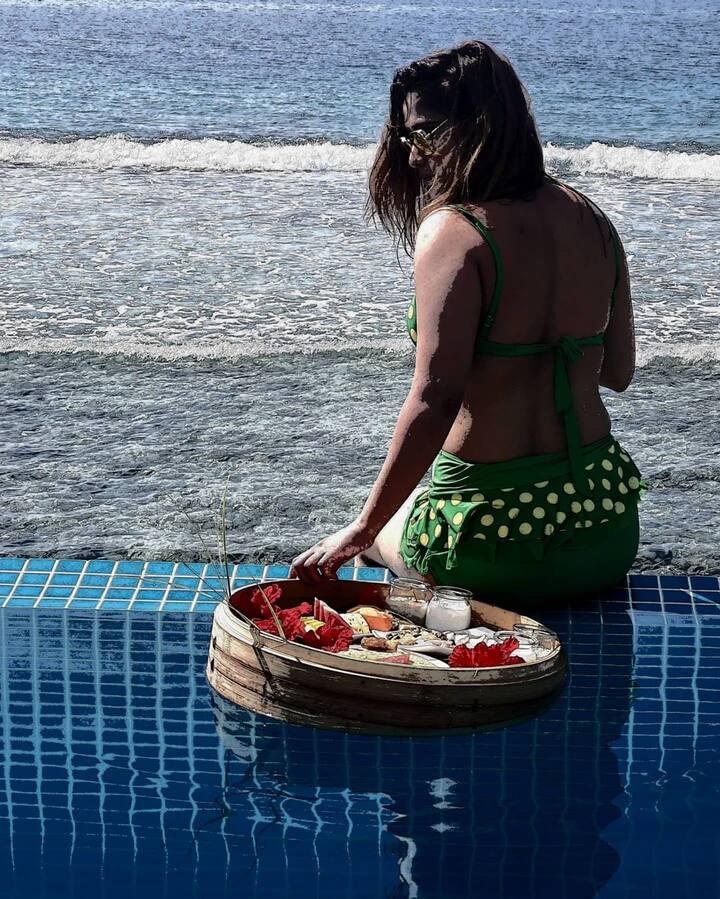आरती सिंह कॉमेडियन कृष्णा अभिषेक की बहन हैं और बिग बॉस में नज़र आ चुकी हैं.