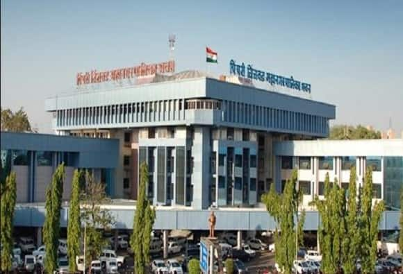 Pune Coronavirus 1 lakh 80 thousand stolen for free hospital beds Shocking type in Pimpri-Chinchwad Municipal Hospital Pune Coronavirus : मोफत बेडसाठी लुबाडले तब्बल 1 लाख 80 हजार; पिंपरी-चिंचवड महापालिका रुग्णालयातील धक्कादायक प्रकार