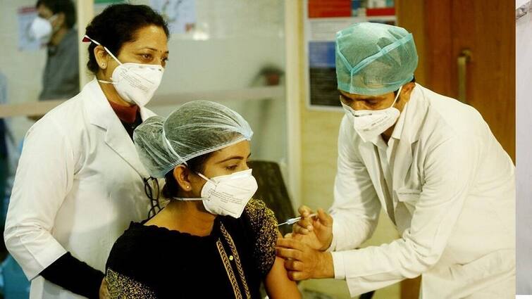 Maharashtra did vaccination over 5 lakh people today, says Chief Minister's Office Maharashtra Vaccination : महाराष्ट्राची विक्रमी कामगिरी, एकाच दिवशी पाच लाखांहून अधिक जणांना लसीकरण