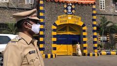 जेलमधील कैद्यांना लस देण्यात समोर येत आहे कागदपत्राच्या अडचणी