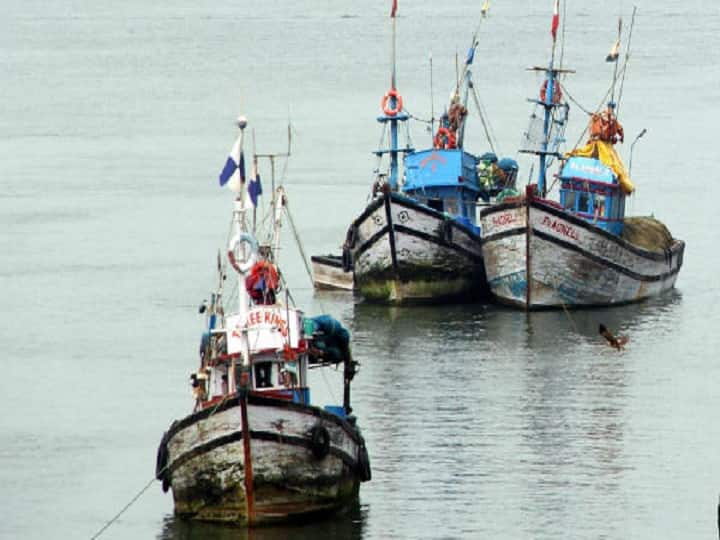 Sri Lankan Navy Personnel Chase Away TN Fishermen, ‘Damage’ Expensive Fishing Nets Sri Lankan Navy Personnel Chase Away TN Fishermen, ‘Damage’ Expensive Fishing Nets