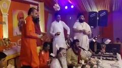 મહાકુંભમાં કિર્તિદાન ગઢવીના ડાયરામાં સોશિયલ ડિસ્ટન્સિંગના ધજાગરા, સાધુઓએ રૂપિયાની નોટોનો કર્યો વરસાદ