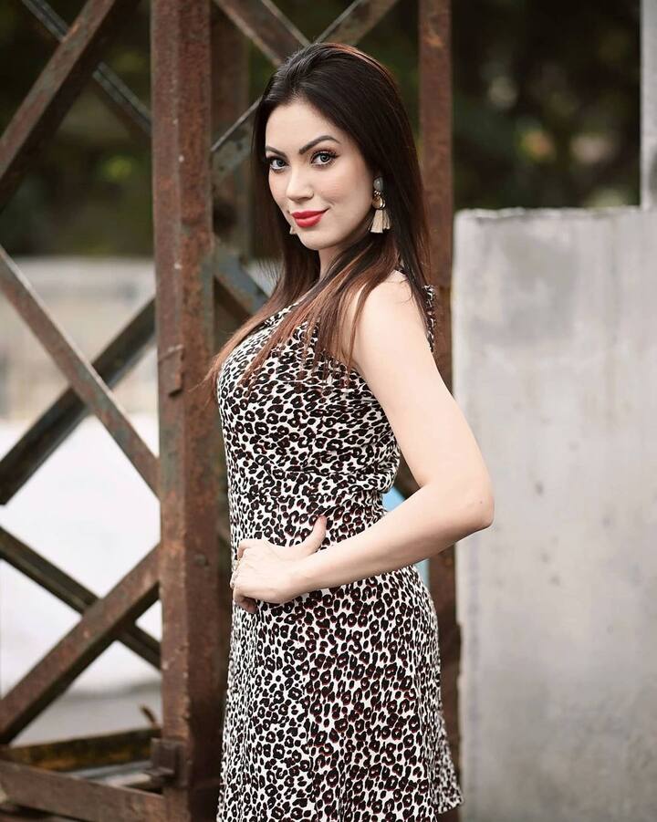 इस शो में बबीता जी का रोल 12 सालों से प्ले कर रही हैं मुनमुन दत्ता भी सुर्खियों में रहती हैं. खासतौर से अपने स्टाइल और ग्लैमरस फोटोशूट को लेकर. वहीं क्या आप जानते हैं कि मुनमुन दत्ता ने पहली बार कमाई कब की थी और वो उनकी पहली सैलरी आखिर थी कितनी?(Photo Credit - Instagram)