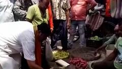 WB Elections: चुनाव आयोग ने प्रचार पर लगाया बैन तो सब्जी लेने निकल पड़े बीजेपी नेता