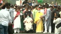 Mamata Banerjee के रोड शो में शामिल हुईं Jaya Bachchan, उमड़ी समर्थकों की भीड़ | WB Polls 2021