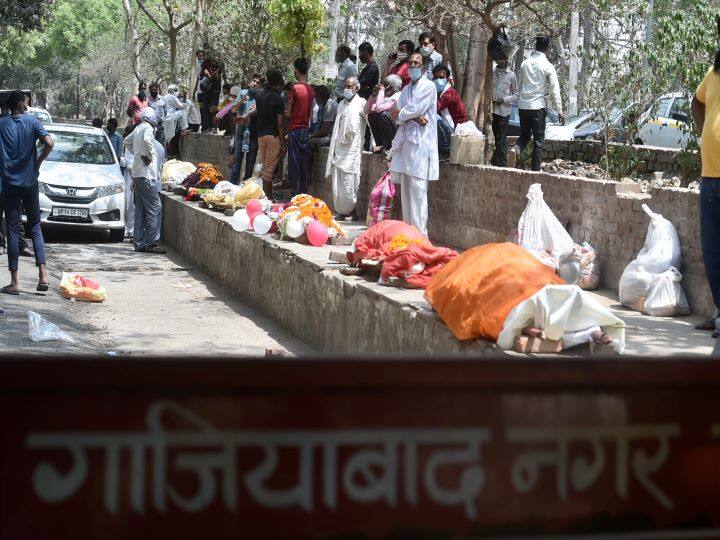 A PTI report said that on Wednesday afternoon, there were 124 bodies at Baikunth Dham and Gullala Ghat, according to crematorium staff in Lucknow. Terrifying visuals Horrific were shared from the Lucknow crematorium with pyres piling up resulting in endless funeral fires. (Image: Hindon Crematorium/PTI)