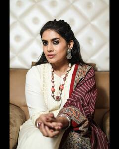 PHOTO : प्रेक्षकांना सतर्क करण्यासाठी सोनाली कुलकर्णी नव्या भूमिकेत