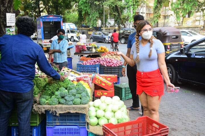उन्होंने सब्जियां चुन लीं और पैक भी करवा ली लेकिन जब बिल का पता चला तो उनके होश ही उड़ गए. उनका बिल था 1650 रुपये.
