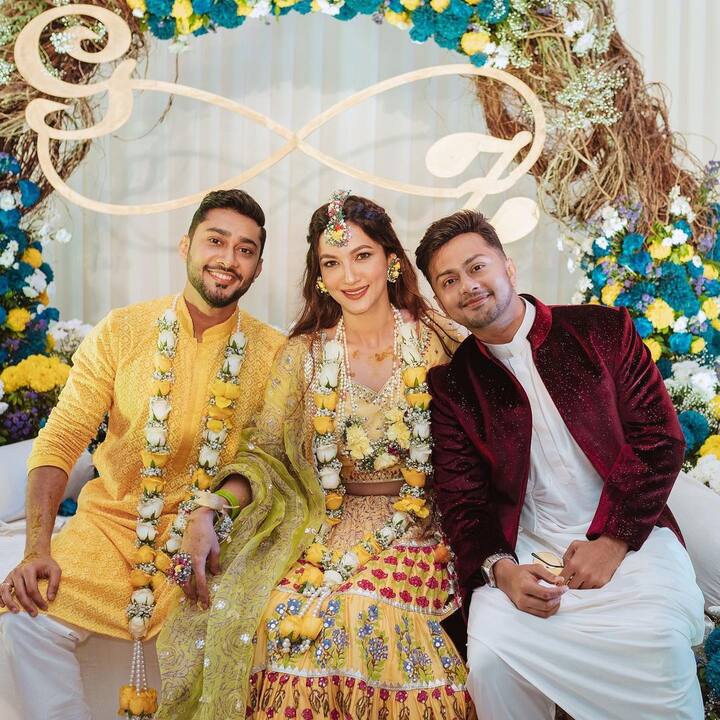 आखिरकार नवंबर में दोनों ने अपने रिश्ते का खुलकर ऐलान भी कर दिया और दिसंबर में सात जन्मों के बंधन में भी बंध गए. दोनों की शादी काफी चर्चा में रही थी. (Photo Credit - Instagram)