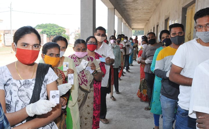 election commission seized 1000 cr 5 மாநில சட்டசபை தேர்தல் : ரூபாய் 1,000 கோடி பறிமுதல்