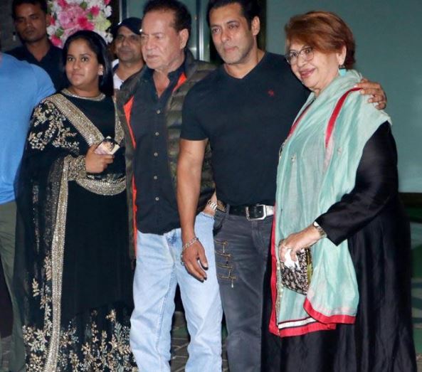 जब पहली पत्नी को तलाक दिए बिना Salim Khan ने Helen से कर ली थी दूसरी शादी, ऐसा हो गया था घर का माहौल