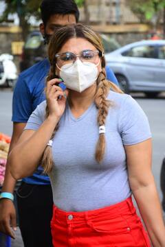 मार्केट में सब्जियां खरीदने पहुंचीं Rakhi Sawant, दाम सुनकर भड़कीं और खाली हाथ लौटीं वापस