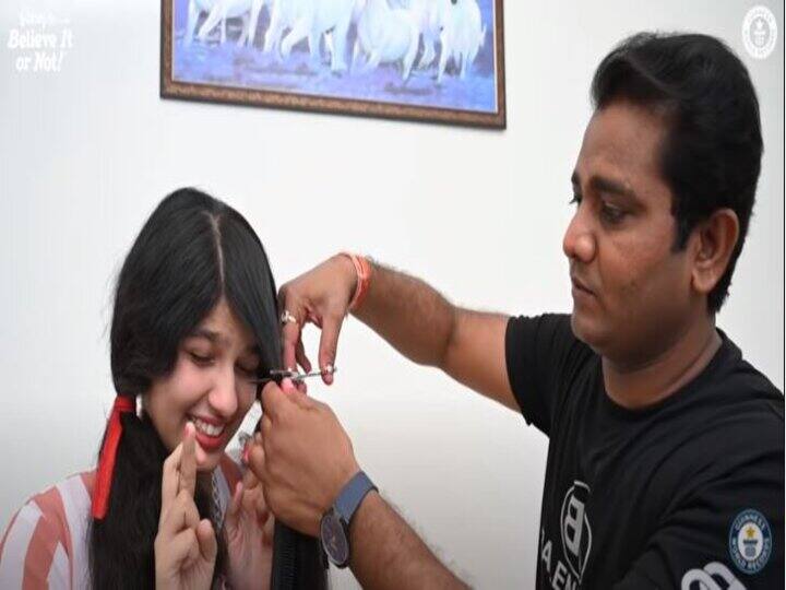 Viral: Guinness world record, hair cut after 12 years, video goes viral गिनीज वर्ल्ड रिकॉर्ड बना कर 12 साल बाद कटवाए बाल, वीडियो हो रहा वायरल