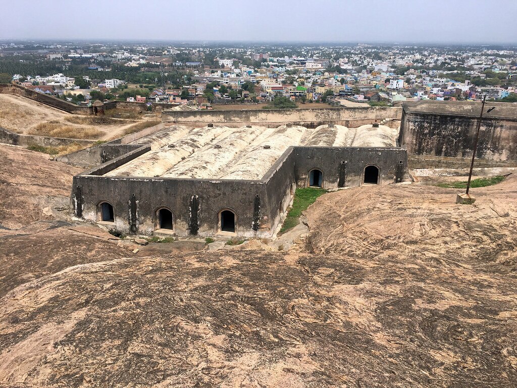 மூடப்பட்டது திண்டுக்கல் மலைக்கோட்டை: தொல்லியல் துறை உத்தரவு அமல்