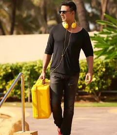 In Pics | कोणी वॉचमन तर कोणी वेटर...जाणून घ्या या बॉलिवूड स्टार्सच्या पहिल्या नोकरीबद्दल