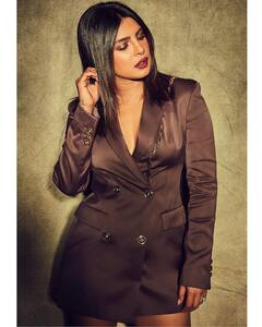 5 बार जब Priyanka Chopra ने अवॉर्ड समारोहों में फैशन को लेकर उठाया बड़ा जोखिम, देखें फोटो