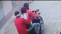 સુરેન્દ્રનગરના આ વિસ્તારમાં આંગડિયા પેઢીના કર્મચારી સાથે કરાઈ લૂંટ, જુઓ વીડિયો