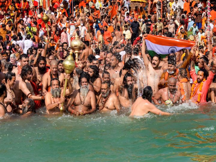 kumbh mela women bathing pictures 2022