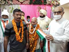 नक्सलियों के चंगुल से छूटे CRPF जवान राकेश्वर सिंह पहुंचे घर, कहा- कब्ज़े में रहने के दौरान...   