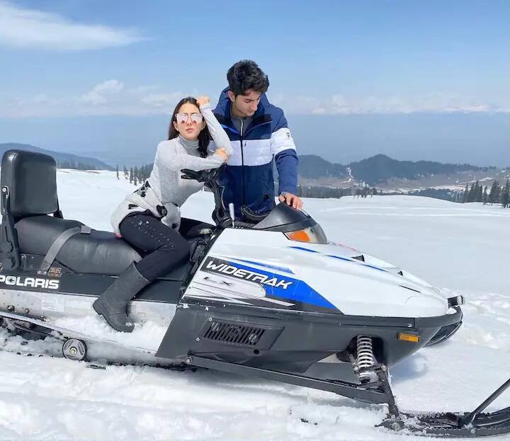 सोशल मीडियावर सारानं पोस्ट केलेले काहा फोटो पाहून याचा सहज अंदाज लावता येत आहे.